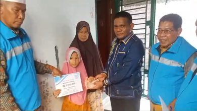 Photo of Yaga Yingde Group Berikan Bantuan Beasiswa kepada Siswa Berprestasi di Galang