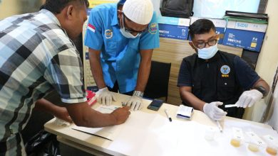 Photo of BNN Kota Banda Aceh Tes Urine Nahkoda Kapal Motor di Pelabuhan Kutaradja Lampulo