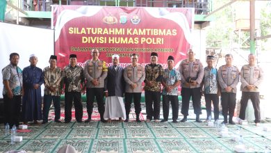 Photo of Sosialisasi Paham Kontra Radikal, Divisi Humas Polri Silahturahmi ke Pesantren Al Fatah
