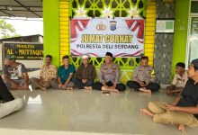 Photo of Polresta Deli Serdang Gelar Kegiatan Jumat Curhat, Dengarkan Keluhan Dan Masukan Masyarakat