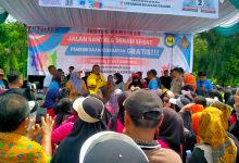 Photo of Hadir di Galang, Calon Bupati dr H Asri Ludin Tambunan: Kedepan Berobat Gratis Cukup Pakai Jempol