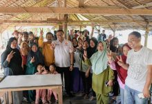 Photo of Horee…..Warga Desa Karanganyar Dapat Bantuan Pengaspalan Jalan dari dr Asri Luddin Tambunan