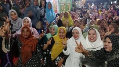 Photo of Ribuan Ibu Perwiridtan dan Relawan Tamora Sambut Kedatangan Ny Hj Jelita Asri Ludin Tambunan dan Asniar Lomlom