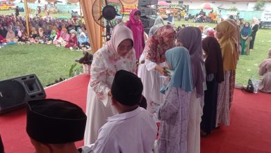 Photo of Jamaah Perwiridtan Akbar Tanjung Morawa Kecam Istri Yusuf Siregar, Ambil Panggung untuk Berkampanye