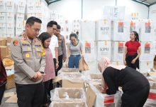 Photo of Pastikan Kesiapan Pemilu, Kapolresta Deli Serdang Tinjau dan Cek Gudang Logistik KPU