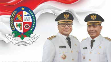 Photo of Beredar di Group WhatsApp Gambar Asri Luddin dan Lomlom Pakai Baju Dinas Bupati dan Wakil Bupati Deli Serdang