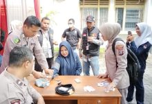 Photo of Sie Dokkes Polres Langkat Cek Kesehatan Personel yang Bertugas di PPK