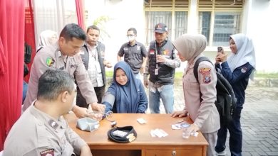 Photo of Sie Dokkes Polres Langkat Cek Kesehatan Personel yang Bertugas di PPK