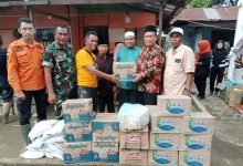 Photo of Ponpes NU Al Qomariyah Galang Salurkan Bantuan kepada Warga Korban Banjir Marindal