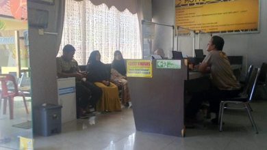 Photo of Ratna Laporkan Pria  Pelaku Teror Pakai Tutup Kepala Sebo Sambil  Todongkan Pistol ke Polresta DS