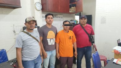 Photo of Hindari dan Sempat Kabur Ke Pekanbaru, Pelaku Penggelapan Upah Aron Dijemput Polisi dari Rumahnya