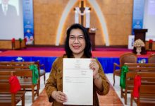 Photo of Terima SHM untuk Gereja Kristen Pasundan, Ketua Umum Majelis Sinode GKP: Ini Kado Natal bagi Jemaat