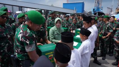 Photo of Pangdam I/BB Pimpin Upacara Pelepasan Satgas Pamtas RI-PNG Mobile Yonif 100/PS di Pelabuhan Belawan