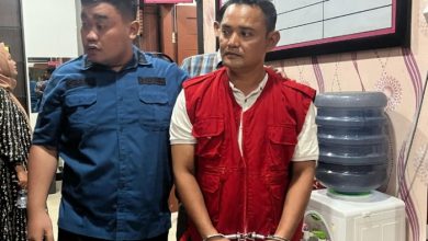 Photo of Diduga Korupsi Dana Desa Rp 452 Juta, Kades Tanjung Garbus II Ditahan Kejari Deli Serdang