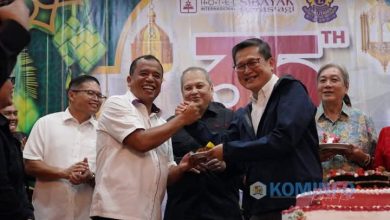 Photo of Hadiri Acara HUT Hotel Sibayak Ke-35 dan Berbuka Puasa Bersama, Bupati Karo Bagikan Bingkisan kepada Anak Yatim