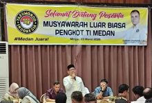 Photo of Terpilih Secara Aklamasi, Riza Budiwan Pimpin Taekwondo Medan