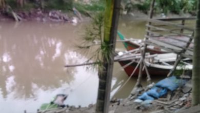 Photo of Mayat Pria Tanpa Identitas Ditemukan Mengapung di Sungai Cinta Damai