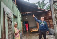Photo of Polsek Perbaungan Serahkan Sembako dan Bahan Bangunan kepada Korban Angin Puting Beliung 