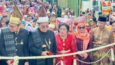Photo of Walikota Wesly Silalahi Resmikan Monumen Patung Tugu Raja Siantar XIV Sang Naualuh Damanik