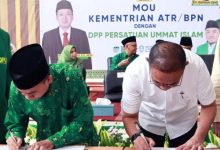 Photo of Dorong Pemanfaatan Tanah Wakaf Produktif, Dirjen PHPT dan DPP PUI Teken Kerja Sama di Sukabumi