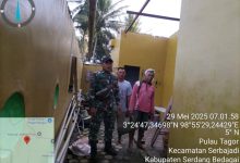 Photo of Koramil 18/GL Kodim 2024/DS Gerak Cepat Bantu Warga Korban Puting Beliung di Desa Pulau Tagor