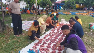 Photo of Polsek Batang Kuis Salurkan Daging Kurban kepada Warga sebagai Wujud Kepedulian & Kebersamaan
