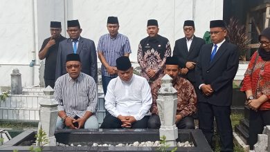 Photo of Sekdakab Deli Serdang Ziarah ke Makam Bupati Deli Serdang Priode 1989-1994 H Ruslan Mansur
