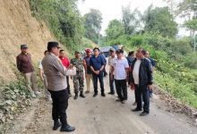 Photo of Tinjau Lokasi Longsor, Bupati Karo: Perbaikan Secepatnya Ditangani