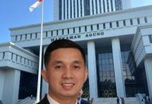 Photo of Dari Puncak Gunung Marapi, Muhammad Nasir SH Ukir Sejarah Hidupnya Jadi Hakim Muda Mahkamah Agung RI