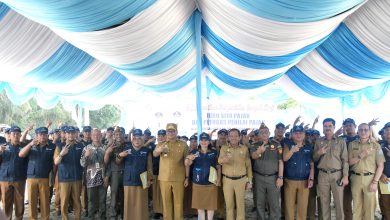 Photo of Bupati dr Asri Ludin Lantik 63 Jurusita & Petugas Penilai Pajak di Lingkungan Pemkab Deli Serdang