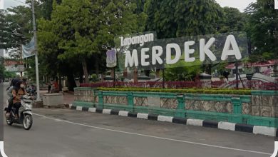Photo of Trotoar Lapangan Merdeka Kota Tebingtinggi Dipadati Pedang K5, Ganggu Aktivitas Pejalan Kaki dan Olahraga