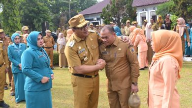 Photo of Mantan Sekda Deli Serdang Menangis, Bupati: Terima Kasih, Pak Timur Tumanggor!