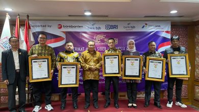 Photo of Puluhan Tokoh Nasional Raih Anugerah Sahabat Pers dan Pin Emas Dalam Konvensi Nasional SMSI