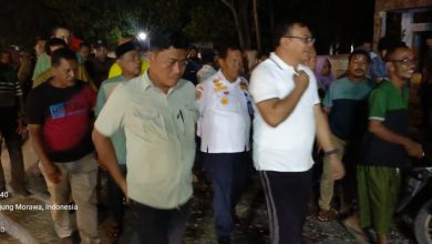 Photo of Saat Kepala Daerah Lain Istrahat, Bupati Asri Ludin Justru Kelapangan Tinjau Pengaspalan Jalan