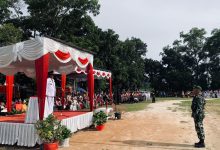 Photo of Peringatan HUT RI ke-80 di Galang, Camat Tegur Peserta Tak Khidmat Keluar: “Ini Acara Sakral”