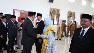 Photo of Bupati Asri Ludin Lantik 5 Pejabat di Lingkungan Pemkab, Ini Nama namanya