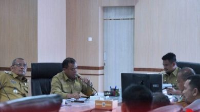 Photo of Bupati Karo Hadiri Rapat Koordinasi Peningkatan Produksi dan Hilirisasi Pascapanen Komoditan dan Penanganan Hama Jeruk