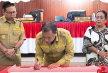 Photo of Bupati Karo Tandatangani Nota Kesepakatan Perubahan KUA dan PPAS APBD Kabupaten Karo 2025 Bersama Pimpinan DPRD Karo