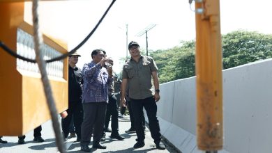 Photo of Tegas! Bupati Deli Serdang Bongkar Billboard Ilegal di Jalan Arteri Kualanamu