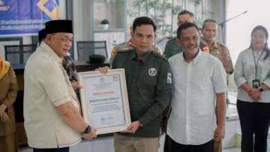 Photo of Dahnil Ginting Dinobatkan sebagai Tokoh Sahabat Anak Deli Serdang