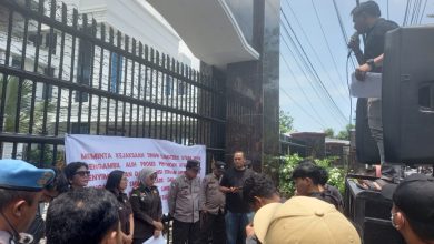 Photo of PERMAK Desak Kejatisu Tetapkan Mantan Pj Bupati Langkat Jadi Tersangka Korupsi Board dan Meubilair