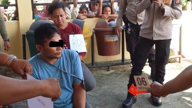 Photo of Disaksikan Ratusan Warga, Pra-Rekonstruksi Kasus Pembunuhan Teja Harun Berlangsung Tegang