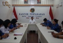 Photo of Kantah Kota Tebing Tinggi Gelar Rapat Monitoring Residu PTSL, Tegaskan Komitmen Selesaikan Sertifikasi Tanah Masyarakat