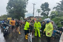 Photo of Satlantas Polres Langkat Gelar Patroli Intensif di Jalinsum Pastikan Keselamatan Warga di Tengah Banjir