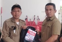 Photo of Panglima TNI Salurkan 736 Paket Tas dan Alat Tulis untuk Pelajar Pidie Jaya