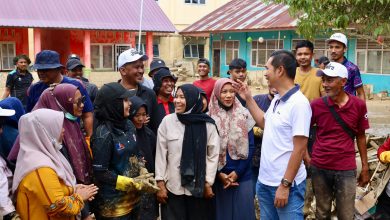 Photo of Relawan ASN Bersihkan Fasilitas Pendidikan di Tamiang, Sekda Aceh Pantau Langsung ke Lapangan