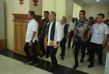 Photo of Sekda Aceh Sambut Menko Pangan dan Dua Menteri di Bandara SIM