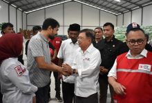 Photo of Gubernur Aceh Terima Bantuan Kemanusiaan PMI Nasional yang Diserahkan Langsung oleh Jusuf Kalla di Aceh Utara
