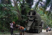 Photo of PKS PT Bintang Sawit Cemerlang Lakukan Pengecoran Jalan Rusak di Tanjung Siporkis