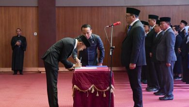 Photo of Bupati Deli Serdang Lantik 7 Pengawas dan 402 Kepala Sekolah